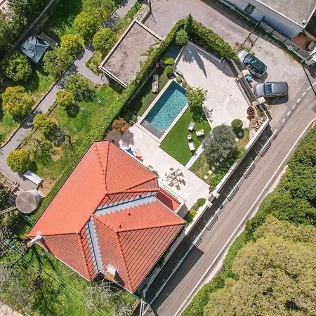 House With Heated Swimming Pool Villa