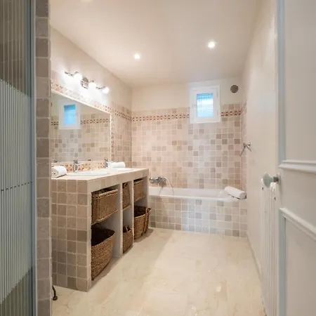 House With Heated Swimming Pool *